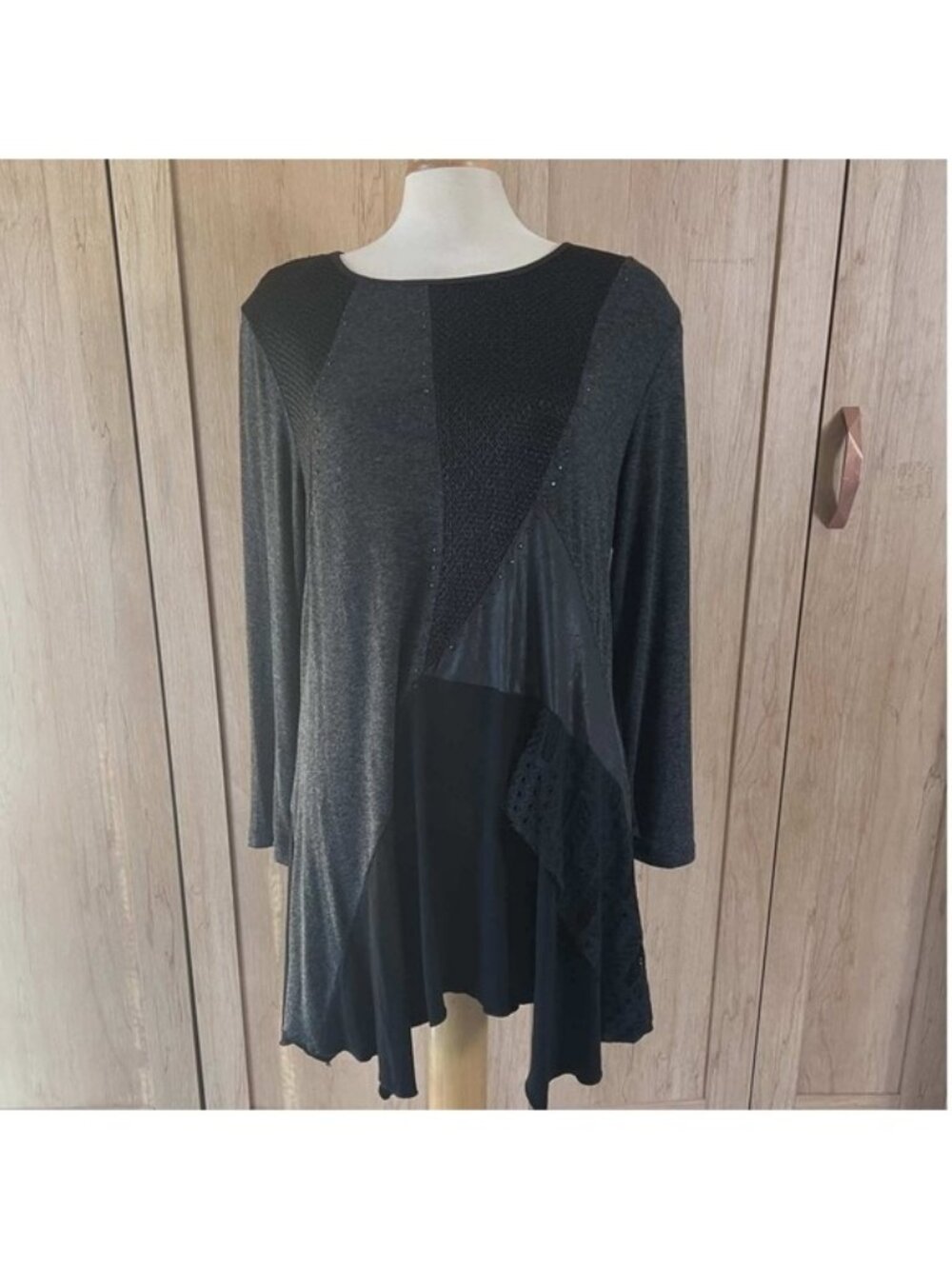 Lavena‎ Whimsigoth Womens Gray Black Mixed Media Lace Studded Sharkbite Hem Top
